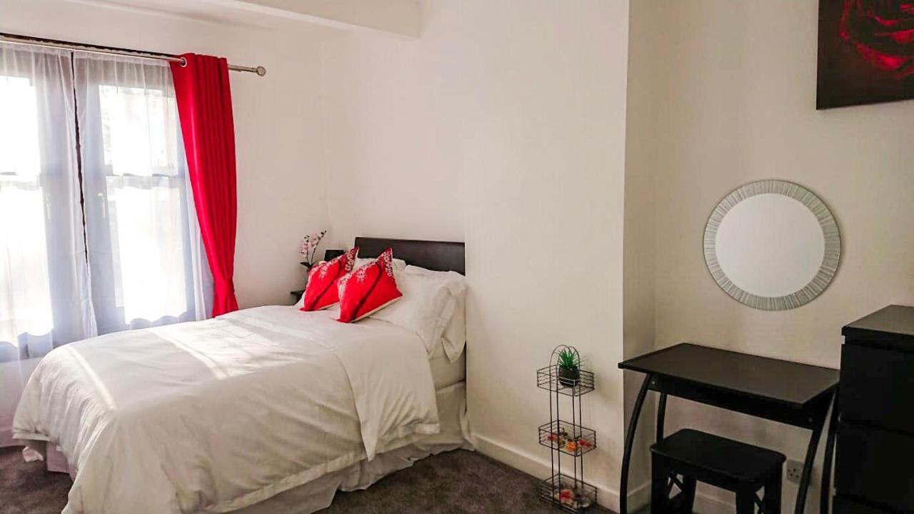 Carnock Road Apartment - Silverburn Shopping Centre Glasgow Buitenkant foto