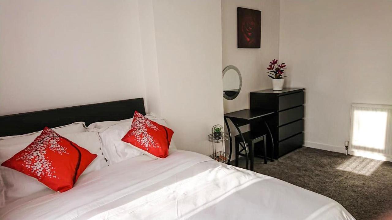Carnock Road Apartment - Silverburn Shopping Centre Glasgow Buitenkant foto