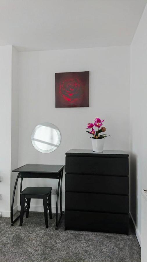 Carnock Road Apartment - Silverburn Shopping Centre Glasgow Buitenkant foto